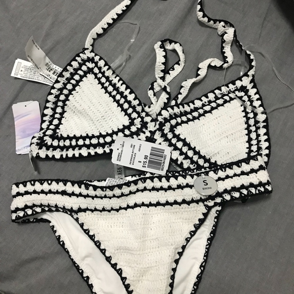 Knit white/black bikini set
